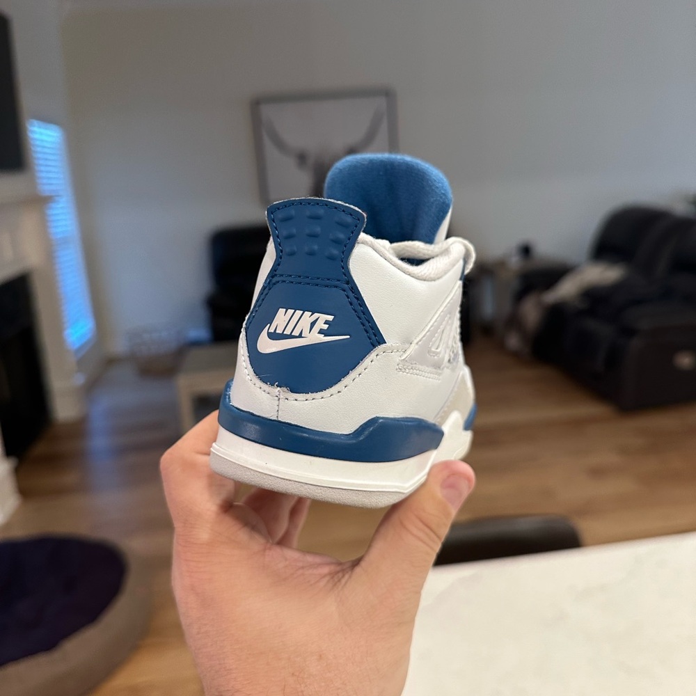 Jordan Retro 4 Military Blue - Picture 6 of 10